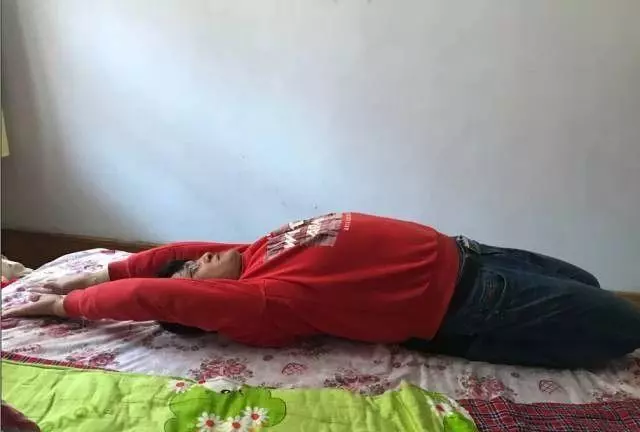 筋長1寸,長壽十年,臥位拉筋,後背拉筋,腹部拉筋法