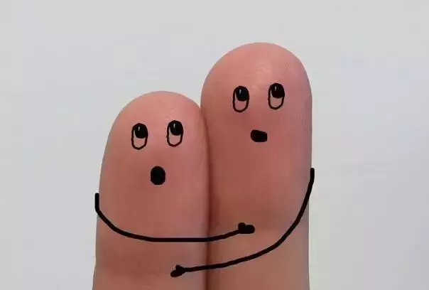 指甲上的月牙、豎紋、白點代表什麼?