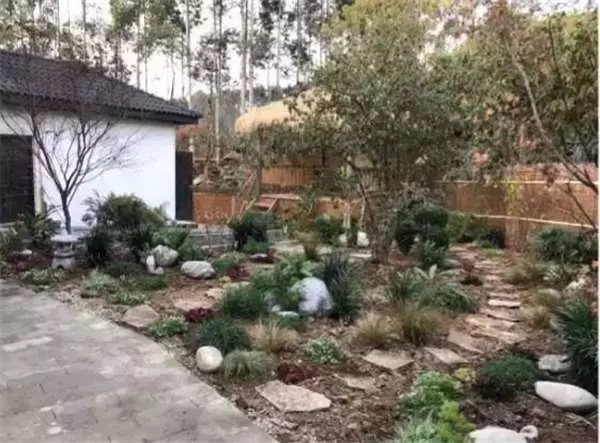 90後文青男僅花1萬4爆改出租房,後續又花1個半月的時間改造破院,成品讓人嘖嘖稱奇!