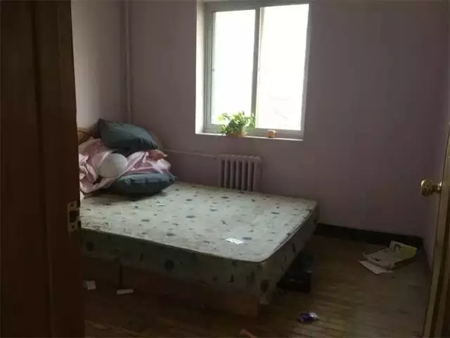 年輕夫妻將「13坪超窄廢墟」重建成「超猛豪宅」,床的設計完全是高級飯店!
