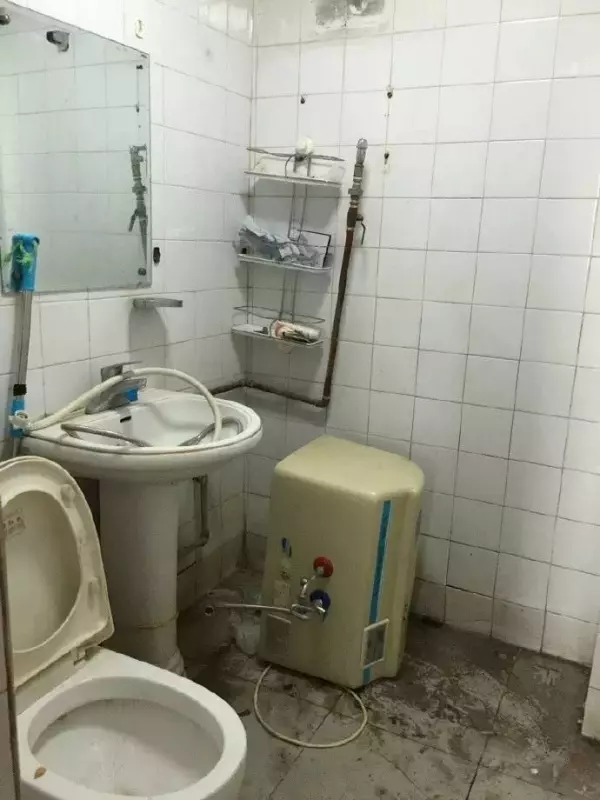 年輕夫妻將「13坪超窄廢墟」重建成「超猛豪宅」,床的設計完全是高級飯店!
