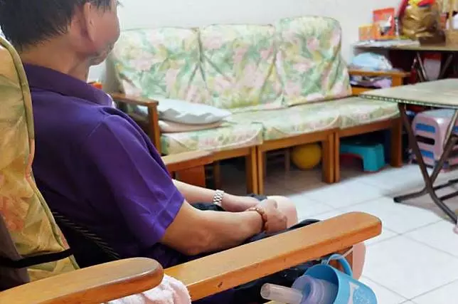 風傳媒 | 被遺忘的貨車司機之死:滿手搬貨傷疤如割腕 他死前還喃喃唸著「貨怎麼辦」