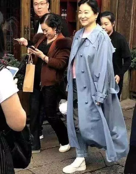 林青霞現身烏鎮,皮膚鬆弛,網友:沒整容的臉就是不一樣!
