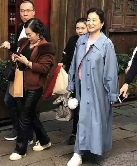 林青霞現身烏鎮,皮膚鬆弛,網友:沒整容的臉就是不一樣!
