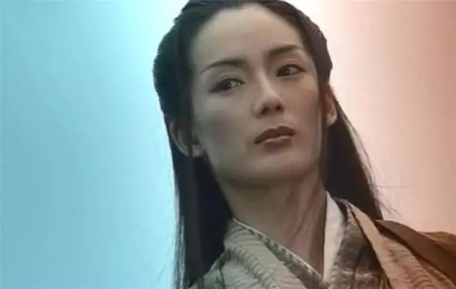 曾風靡中國的新加坡女星破產,被渣男騙走8000萬,如今瘦成皮包骨