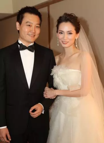 曾風靡中國的新加坡女星破產,被渣男騙走8000萬,如今瘦成皮包骨
