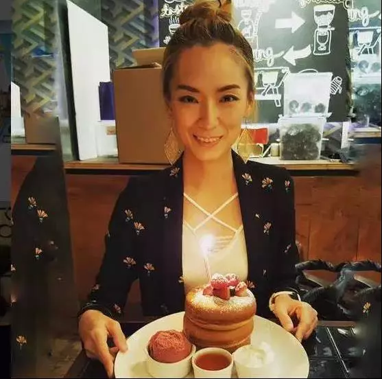 曾風靡中國的新加坡女星破產,被渣男騙走8000萬,如今瘦成皮包骨