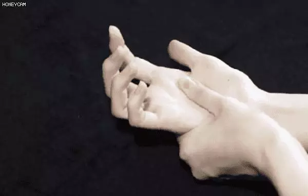每天按按手的這裡,頸椎病好了、便秘好了、眼神好了、皮膚也好了,快快學起來