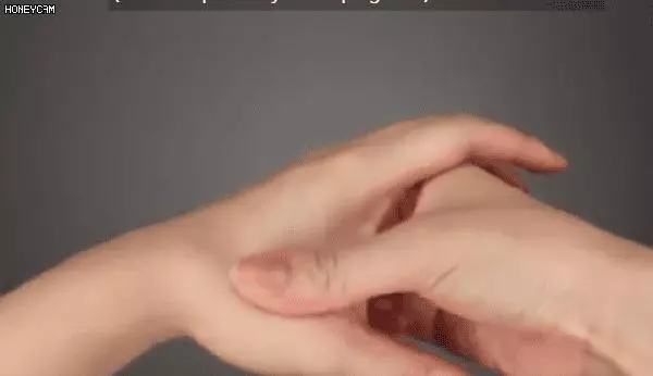 每天按按手的這裡,頸椎病好了、便秘好了、眼神好了、皮膚也好了,快快學起來