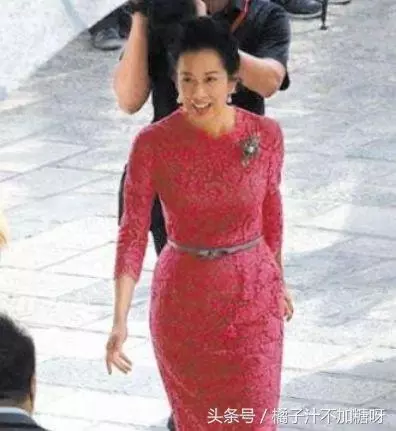 郭晶晶女兒長了一雙「腰果眼」,爺爺給十億,爸爸笑開了花!