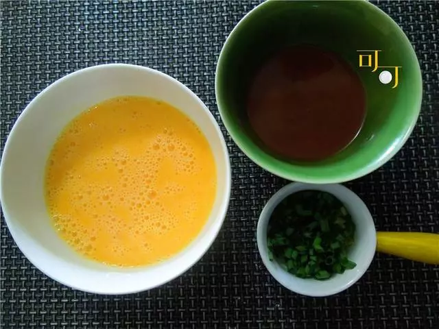 夏天這一碗懶人醬,4個雞蛋2種醬,只要5分鐘,拌飯拌面一醬搞定!