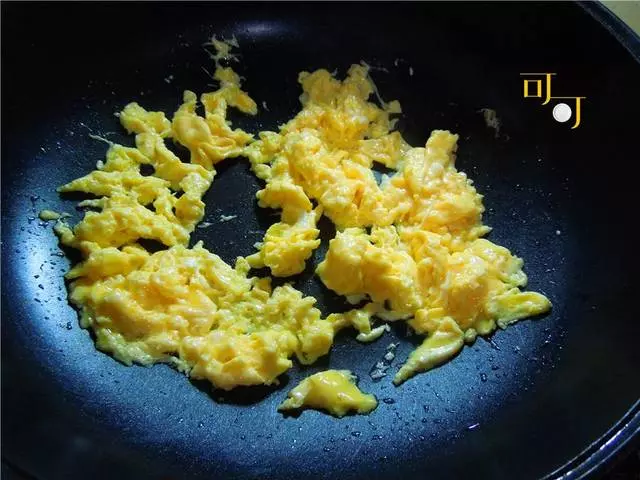 夏天這一碗懶人醬,4個雞蛋2種醬,只要5分鐘,拌飯拌面一醬搞定!