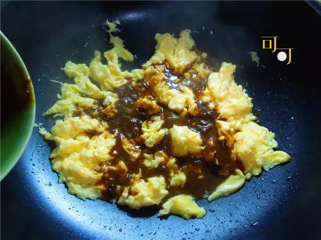 夏天這一碗懶人醬,4個雞蛋2種醬,只要5分鐘,拌飯拌面一醬搞定!