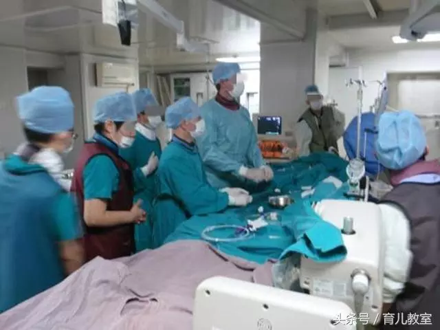 產婦生下寶寶,寶爸一心玩手機,寶寶和寶媽先後離世!