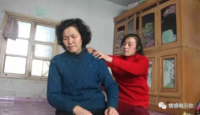 買房時婆婆給了6萬,搬新家時大姑姐來了,飯還沒吃我就掀了桌子