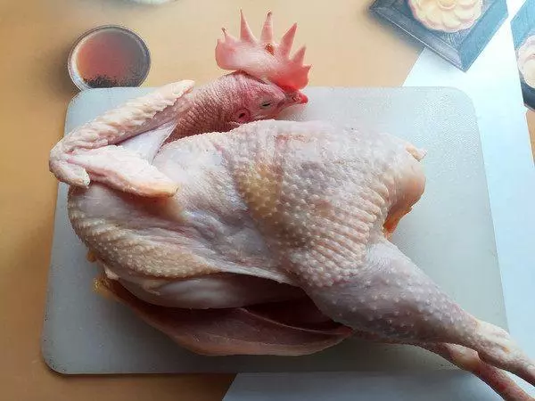 這樣的烤雞,皮脆肉嫩,鮮香無比,招待朋友絕對吃的心滿意足!
