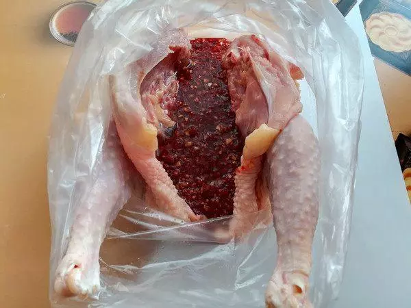 這樣的烤雞,皮脆肉嫩,鮮香無比,招待朋友絕對吃的心滿意足!