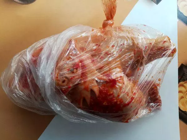 這樣的烤雞,皮脆肉嫩,鮮香無比,招待朋友絕對吃的心滿意足!