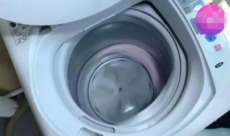 剛洗完的洗衣機看起來很乾淨,但用這簡單方法「真正的髒污」才能被洗出來