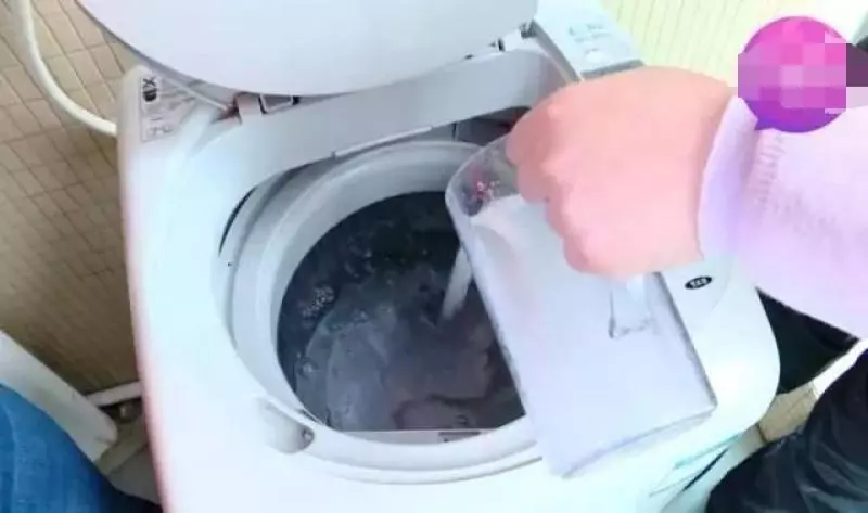 剛洗完的洗衣機看起來很乾淨,但用這簡單方法「真正的髒污」才能被洗出來
