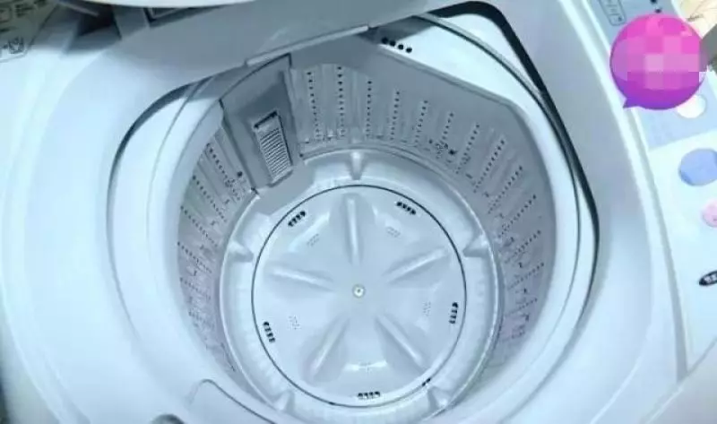 剛洗完的洗衣機看起來很乾淨,但用這簡單方法「真正的髒污」才能被洗出來