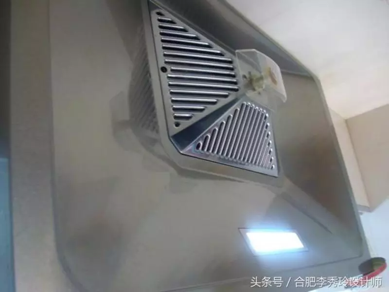 油煙機老積油,老媽只好刷上這膠水,油煙機再也沒積過油,爽歪歪