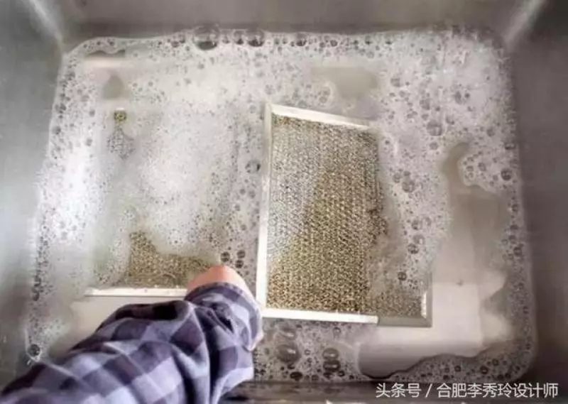 油煙機老積油,老媽只好刷上這膠水,油煙機再也沒積過油,爽歪歪