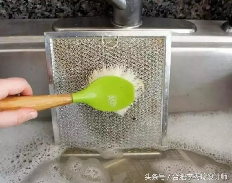 油煙機老積油,老媽只好刷上這膠水,油煙機再也沒積過油,爽歪歪