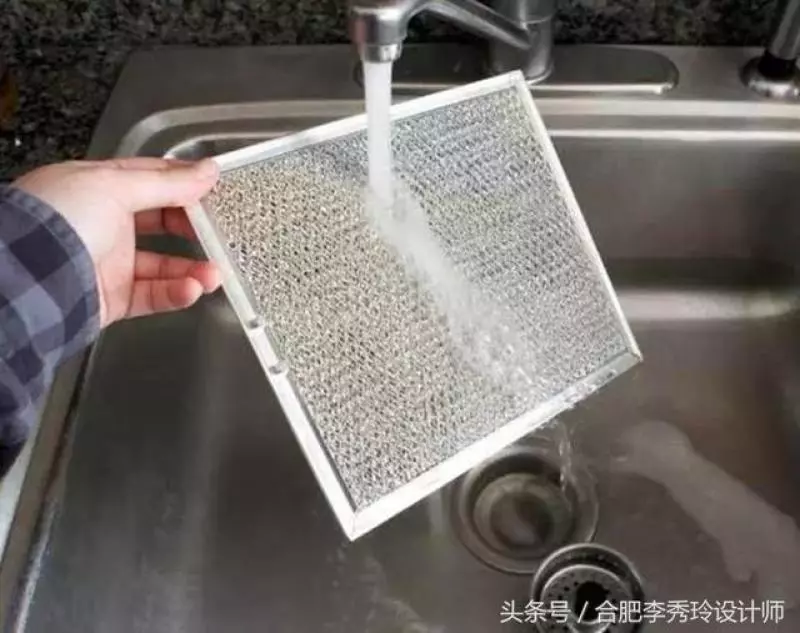 油煙機老積油,老媽只好刷上這膠水,油煙機再也沒積過油,爽歪歪