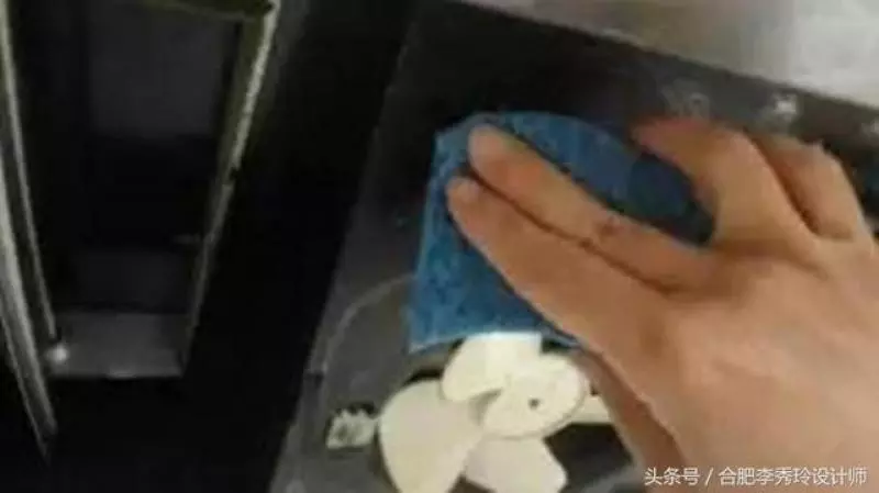油煙機老積油,老媽只好刷上這膠水,油煙機再也沒積過油,爽歪歪