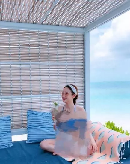 【Sandy首度公開泳裝照!】吳宗憲愛女超罕見Po出『火辣Bikini照』嚇傻網民:做麼醬奇怪的?!