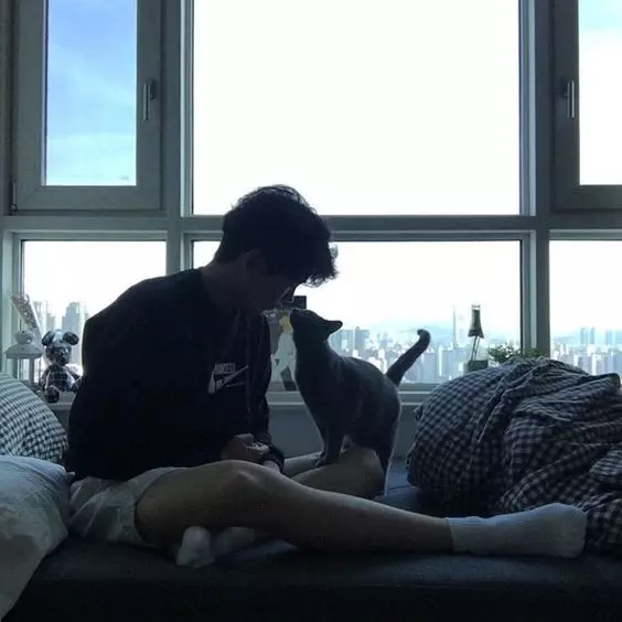 當十二星座男這樣對你做時,就別再犯花癡了,他真的對你沒感覺啊!