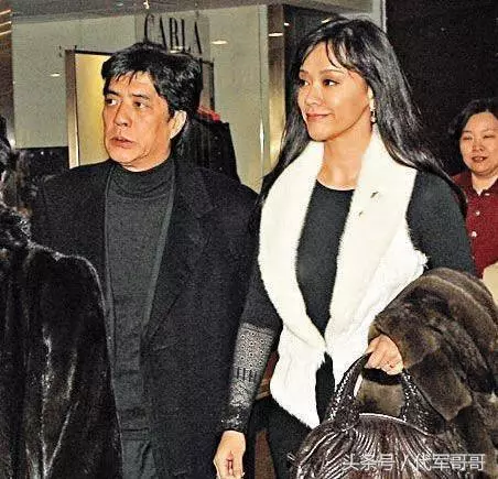 一婚嫁給錢小豪,二婚嫁給「鋼鐵大王」兒子,48歲美成這樣!