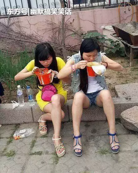 下班回家剛到樓下,見媳婦爬窗戶進去,我似乎明白了什麼.....
