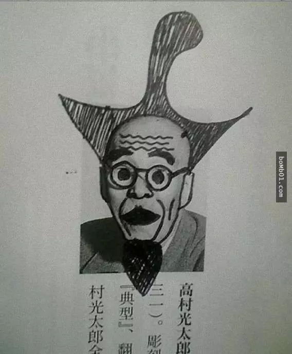 學生不專心上課反而在瘋狂塗鴉,這些人才根本可以去當藝術家吧!