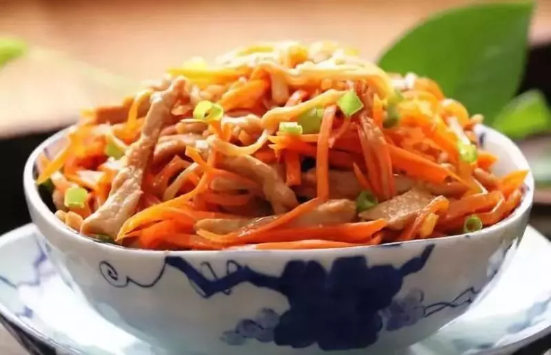 這道菜炒一炒十分鐘上桌,解餓還能抗疲勞,上班族別錯過啦!