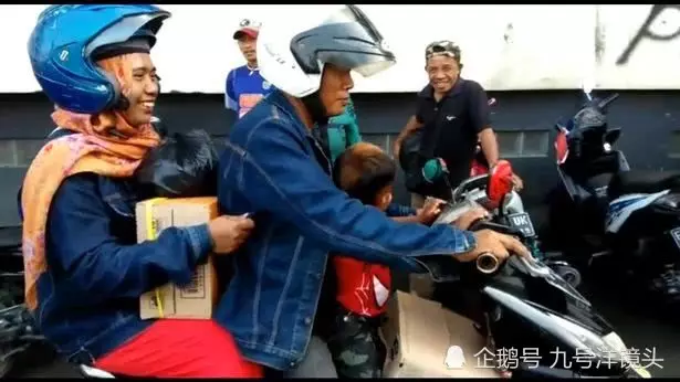 印尼2歲男孩每天抽40支煙,父母怕他哭鬧竟還幫忙買煙