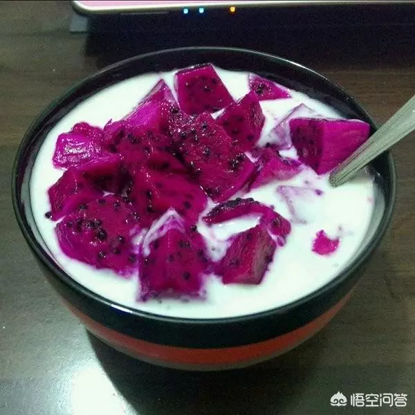長期堅持吃酸奶拌火龍果加百香果,身體會有什麼變化?