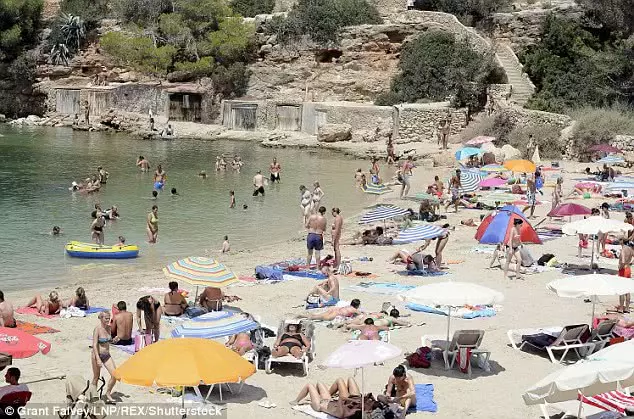 英國男子慶祝生日興奮跳海 結果一頭撞上岩石悲劇發生
