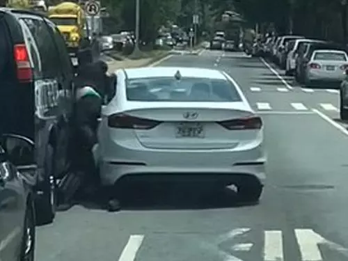 男子疑超車遇路霸 被揮刀、搶鑰匙、夾撞