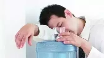 這樣喝水,遲早要攤上大事!越喝越胖,越喝濕氣越重……太可怕了