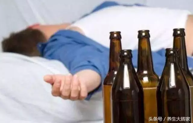 喝酒者,記住3句話,多喝3種水,少做3件事,保護肝臟,更健康