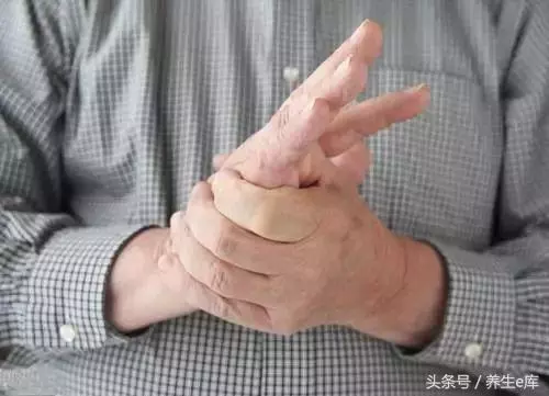 血壓高的人,身體有這5種表現,控制血壓,謹記晨起「三忌」!