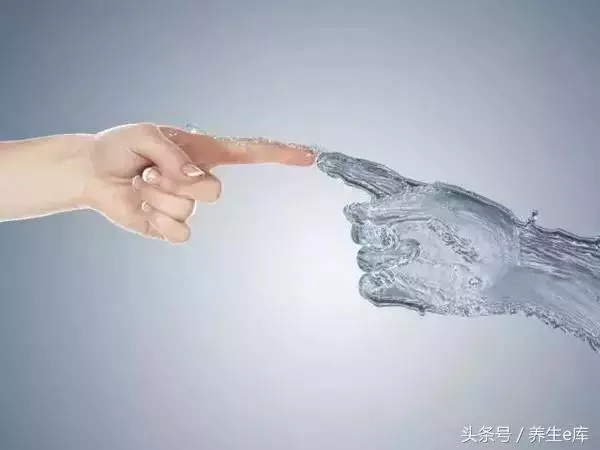 血壓高的人,身體有這5種表現,控制血壓,謹記晨起「三忌」!