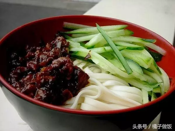 愛吃炸醬麵的請收藏,這8種炸醬麵爽口又開胃,好吃到停不下來!