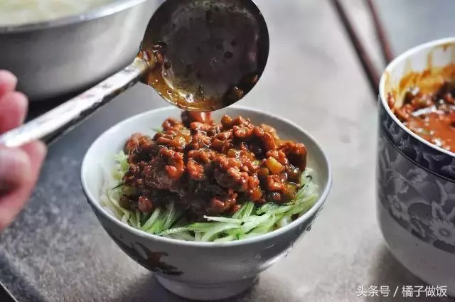 愛吃炸醬麵的請收藏,這8種炸醬麵爽口又開胃,好吃到停不下來!