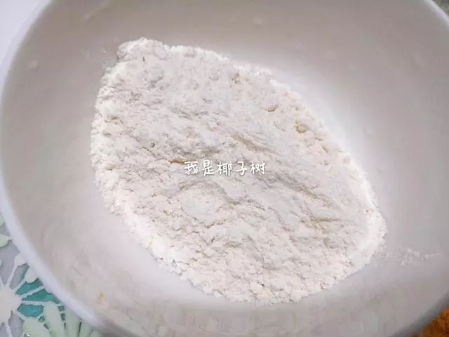 一塊雞胸肉變身一盤大雞排，步驟詳細，讓您在家吃到放心雞排