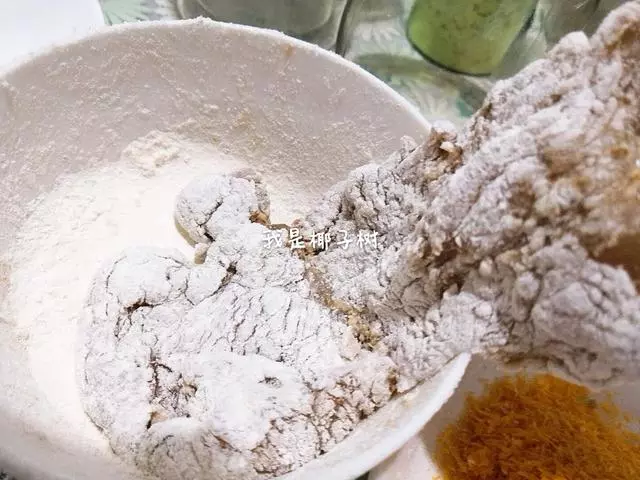 一塊雞胸肉變身一盤大雞排，步驟詳細，讓您在家吃到放心雞排