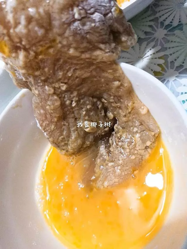 一塊雞胸肉變身一盤大雞排，步驟詳細，讓您在家吃到放心雞排