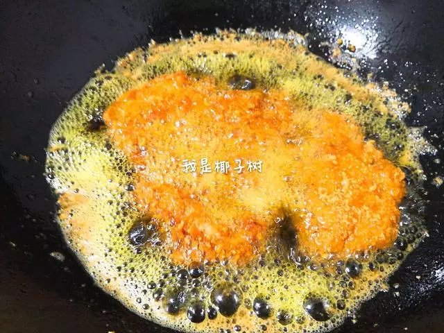 一塊雞胸肉變身一盤大雞排，步驟詳細，讓您在家吃到放心雞排